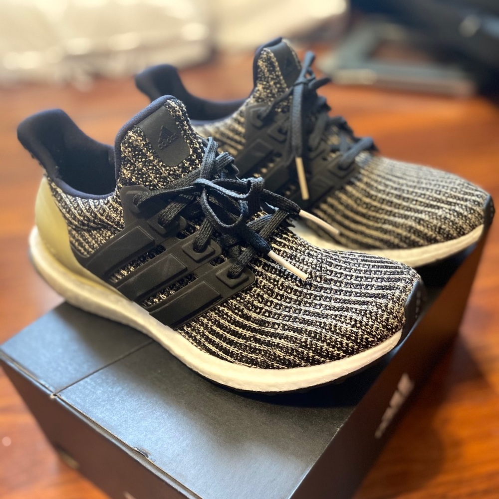 Adidas Ultra Boost Youth 7(women’s 8 1/2)